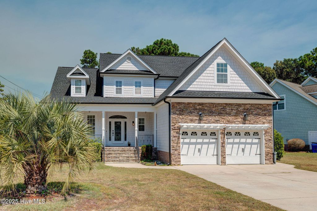 Photo of 101 Yacht Basin Landing, Hampstead, NC 28443 (MLS # 100529617)