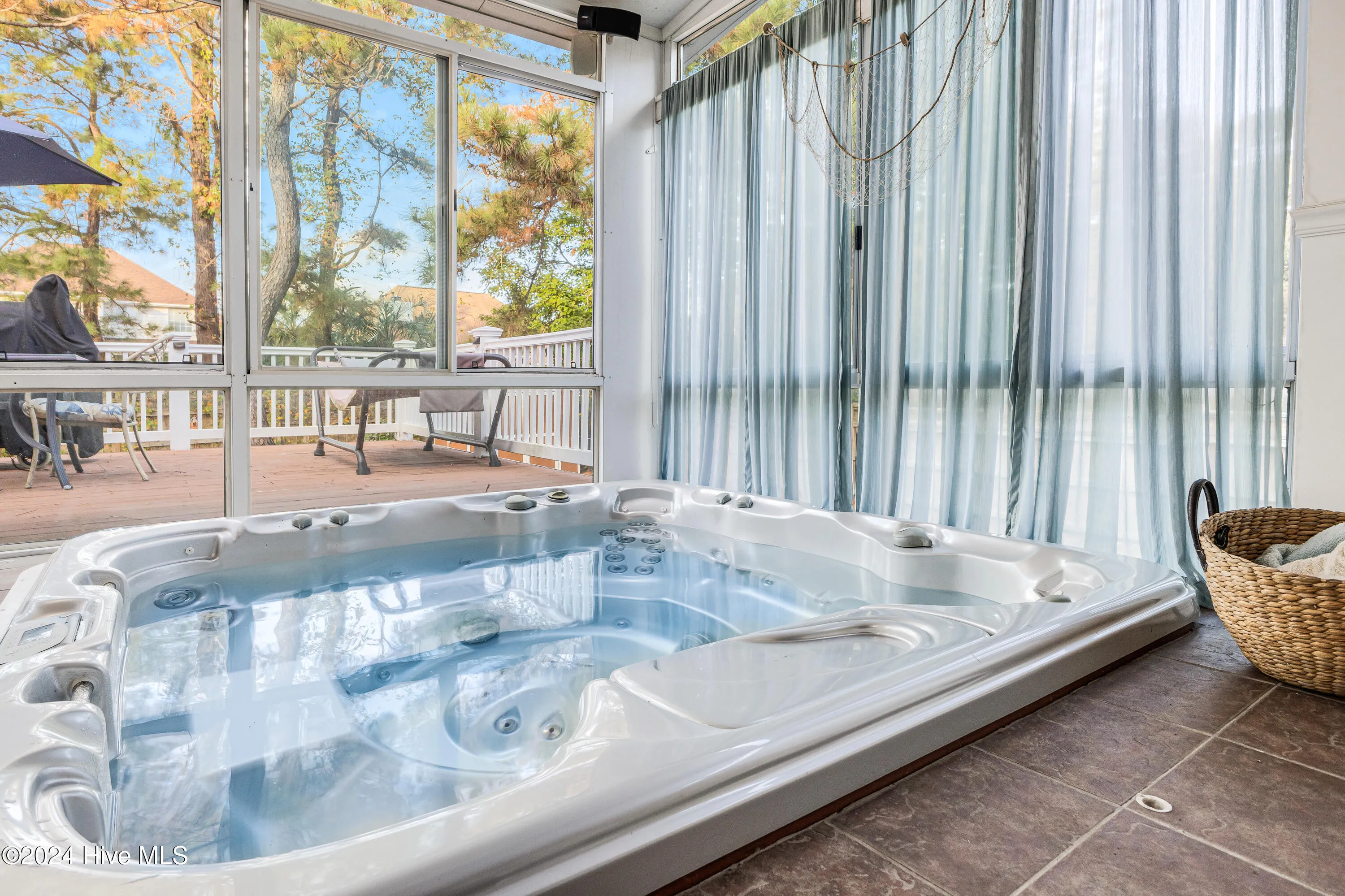 Wilmington, North Carolina 28409, United States, 4 Bedrooms Bedrooms, ,3 BathroomsBathrooms,Residential,Pending,29125