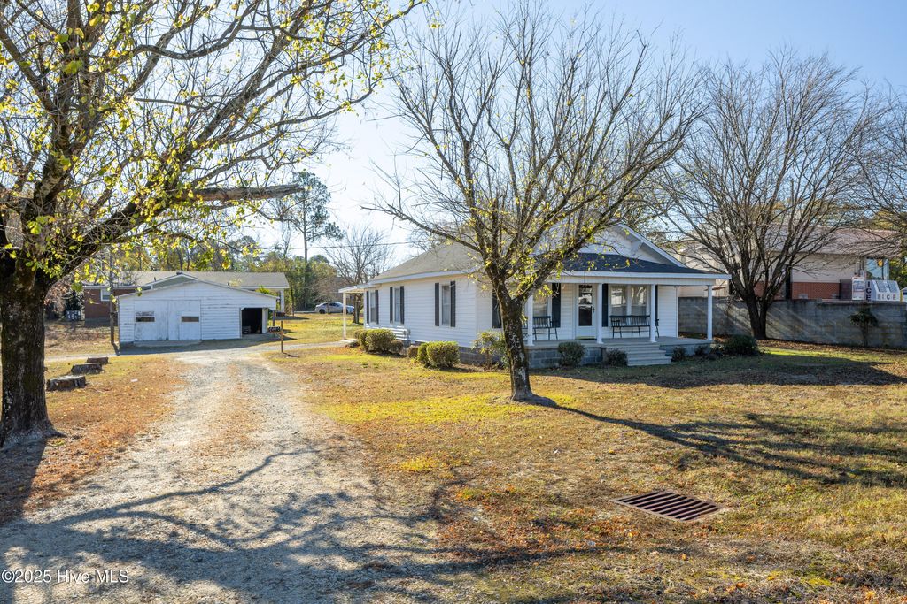 Photo of 100 North Boulevard, Clinton, NC 28328 (MLS # 100543307)
