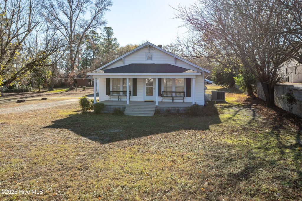 Photo of 100 North Boulevard, Clinton, NC 28328 (MLS # 100543307)