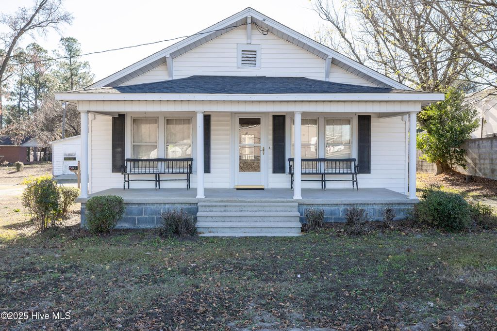 Photo of 100 North Boulevard, Clinton, NC 28328 (MLS # 100543307)