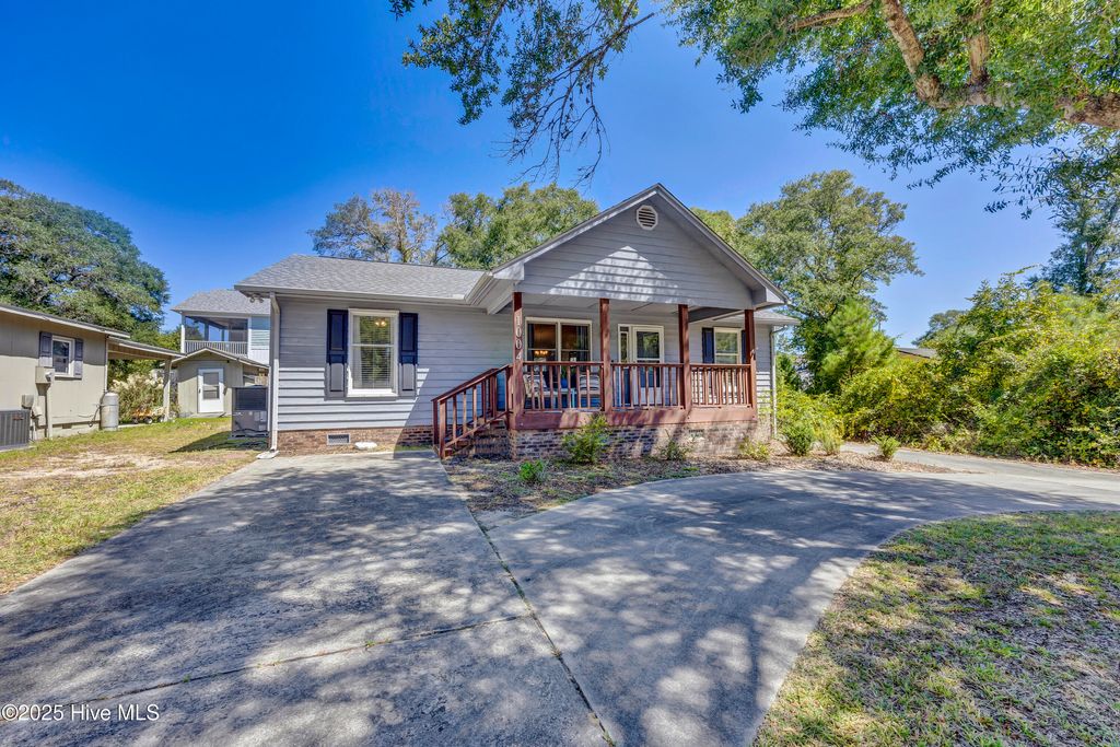 Photo of 1004 E Oak Island Drive, Oak Island, NC 28465 (MLS # 100528052)