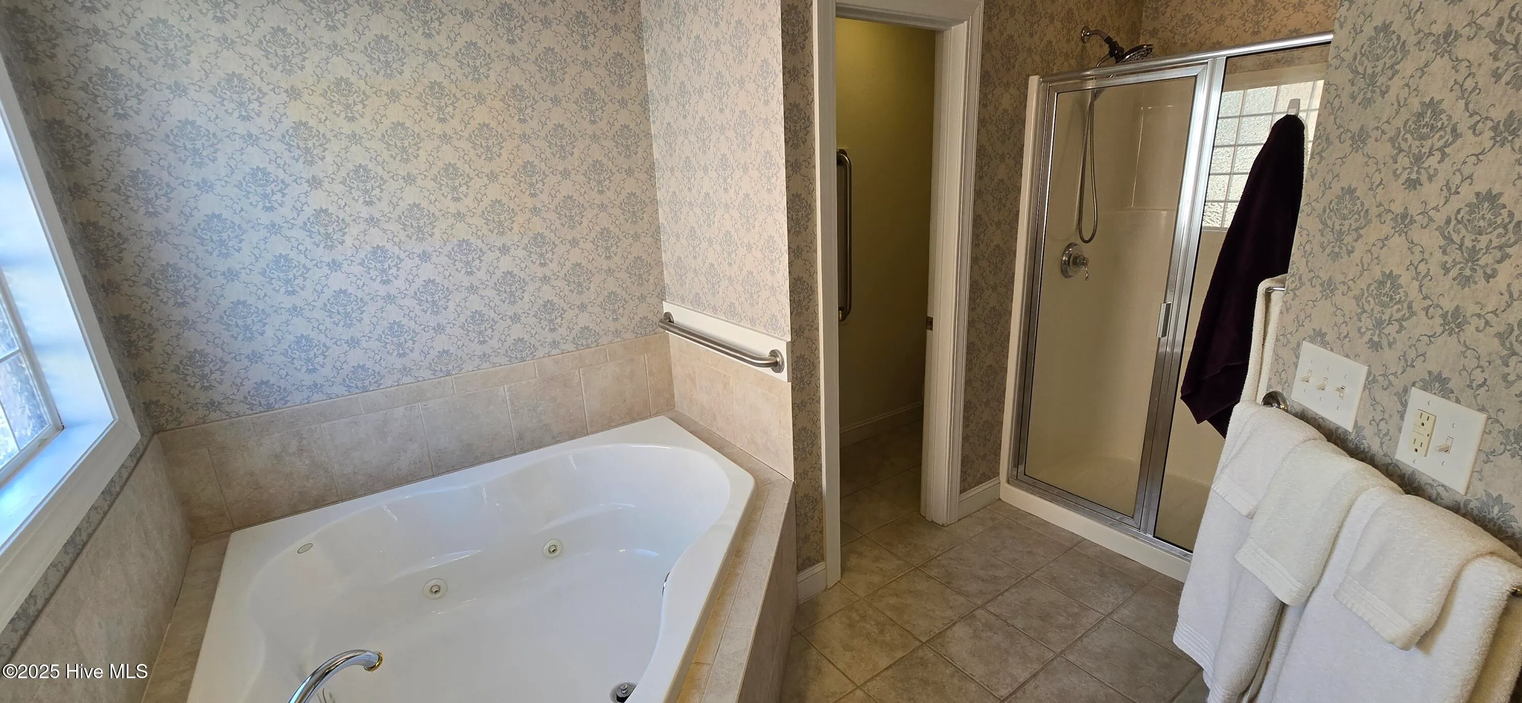 Greenville, North Carolina 27834, United States, 3 Bedrooms Bedrooms, ,2 BathroomsBathrooms,Residential,Active,3393