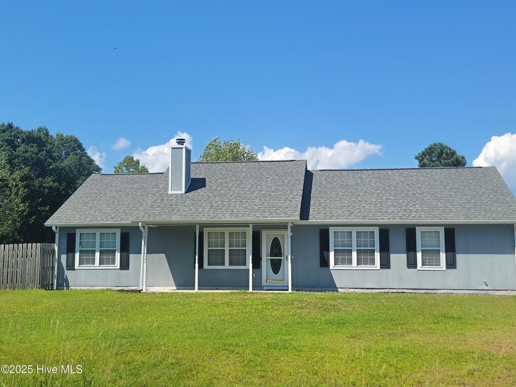 Photo of 101 Glenwood Drive, Hubert, NC 28539 (MLS # 100529509)