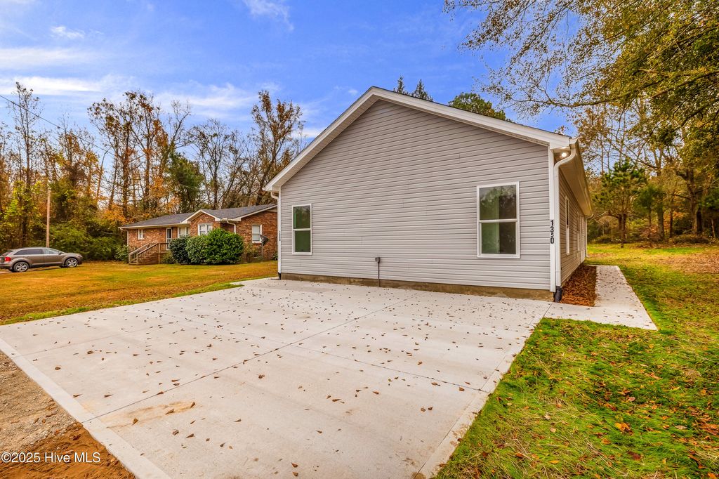 Photo of 1305 Croomsbridge Road, Burgaw, NC 28425 (MLS # 100542590)