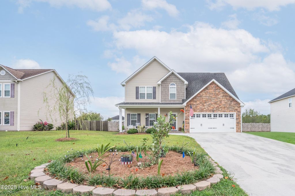 Photo of 107 Woods Run Circle, Richlands, NC 28574 (MLS # 100495795)