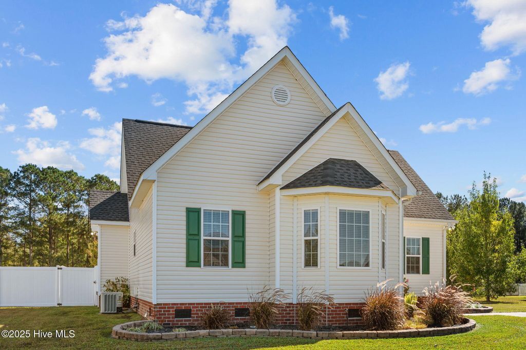 Photo of 405 Northgate Drive, Washington, NC 27889 (MLS # 100537650)