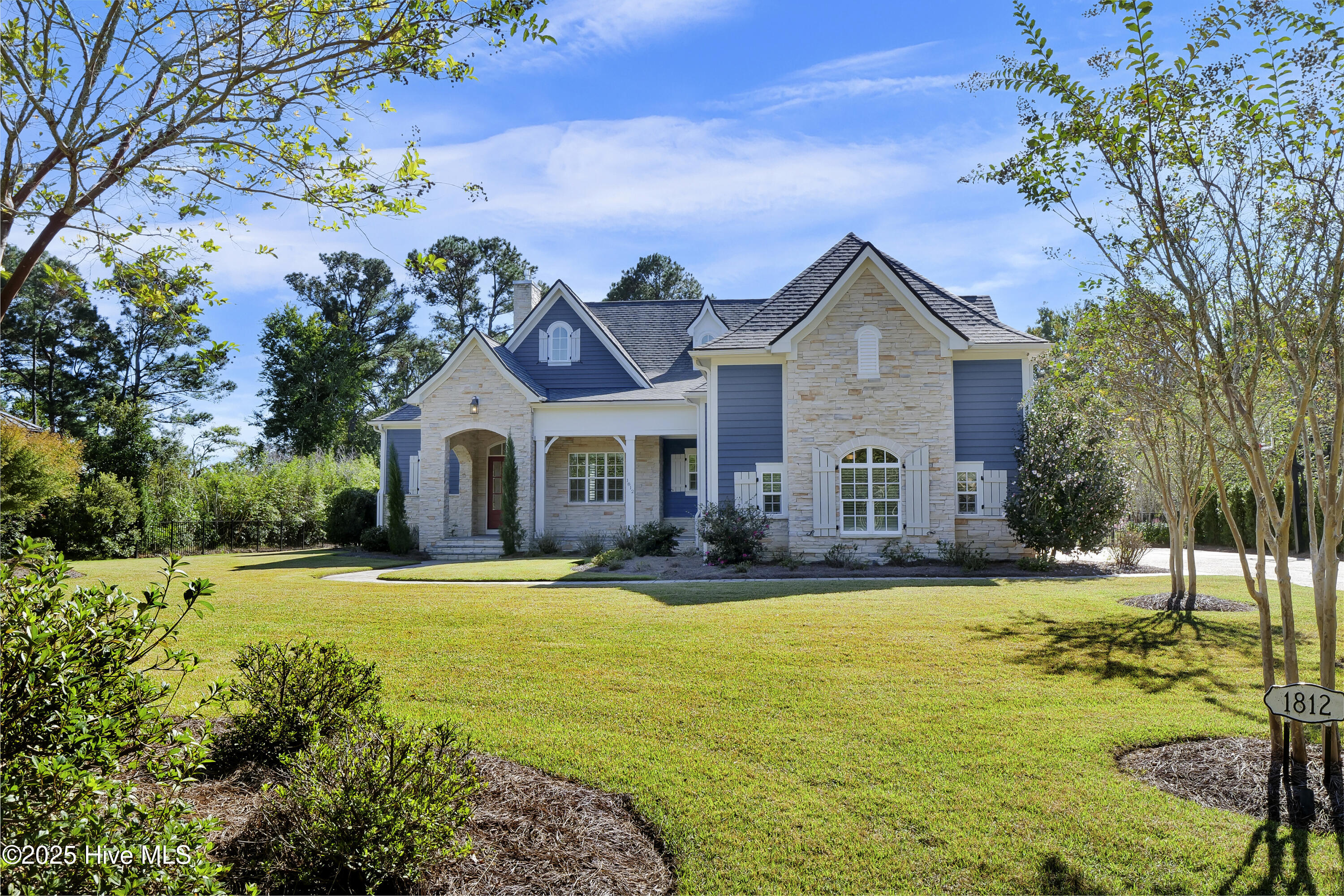 1812 Newington Court