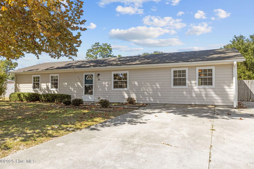 Photo of 129 Bayberry Road, Newport, NC 28570 (MLS # 100533129)