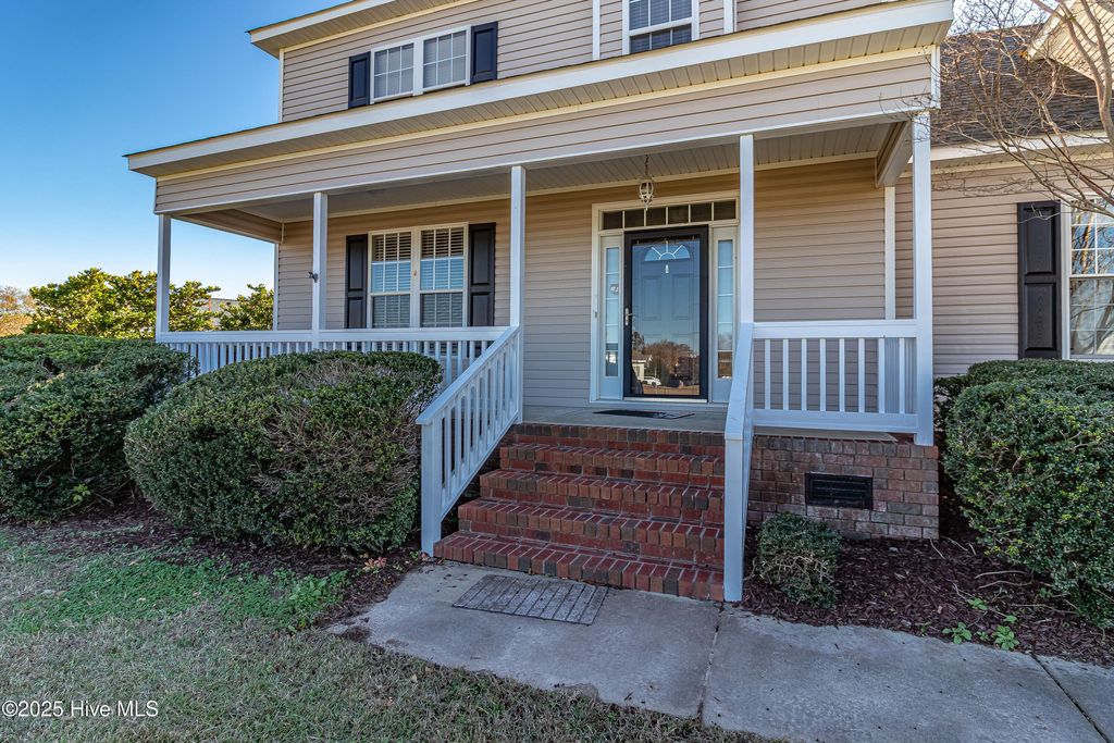 Photo of 402 Woodcroft Drive, Goldsboro, NC 27534 (MLS # 100540430)