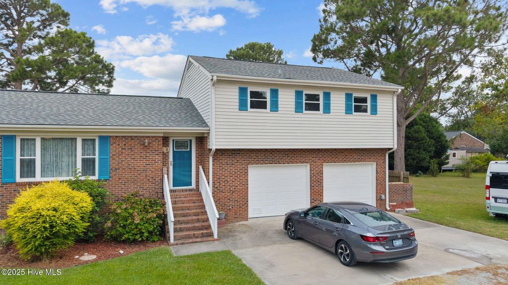 Photo of 5302 Bogue Drive, Oriental, NC 28571 (MLS # 100523292)