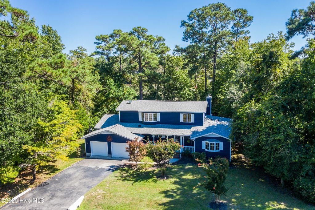 Photo of 605 Sawgrass Road, Hampstead, NC 28443 (MLS # 100529512)