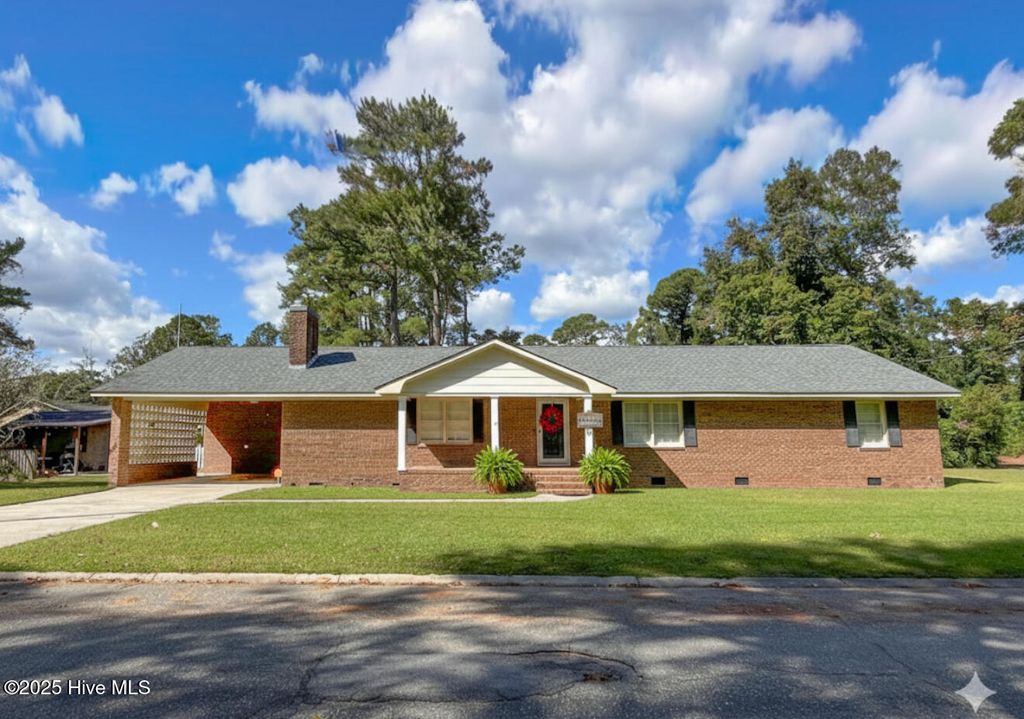 Photo of 114 W Murphy Street, Wallace, NC 28466 (MLS # 100534950)