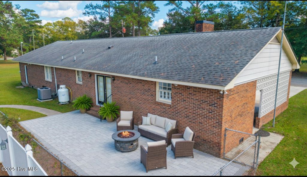 Photo of 114 W Murphy Street, Wallace, NC 28466 (MLS # 100534950)