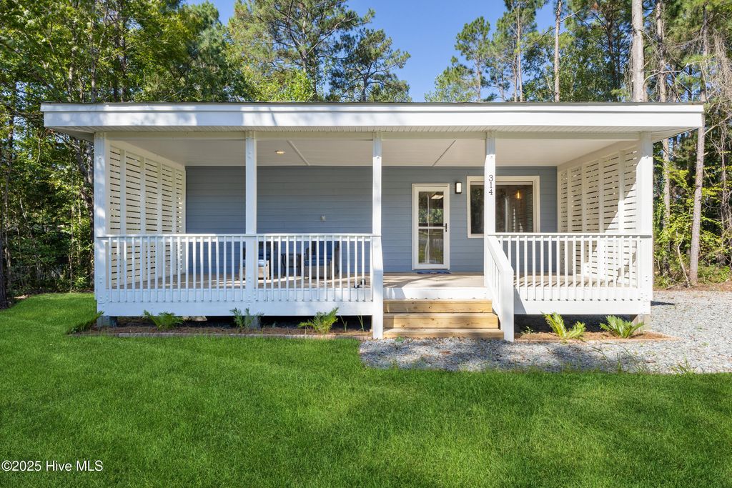 Photo of 314 Pond View Court, Hampstead, NC 28443 (MLS # 100535191)