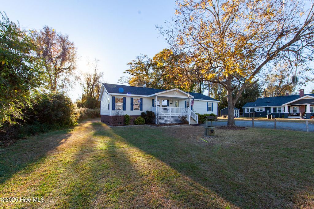 Photo of 3013 Oaks Road, New Bern, NC 28560 (MLS # 100542721)