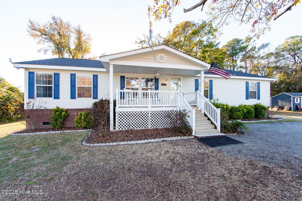 Photo of 3013 Oaks Road, New Bern, NC 28560 (MLS # 100542721)