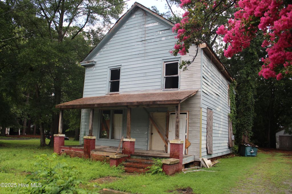 Photo of 418 Mcglohon Street N, Ahoskie, NC 27910 (MLS # 100534714)