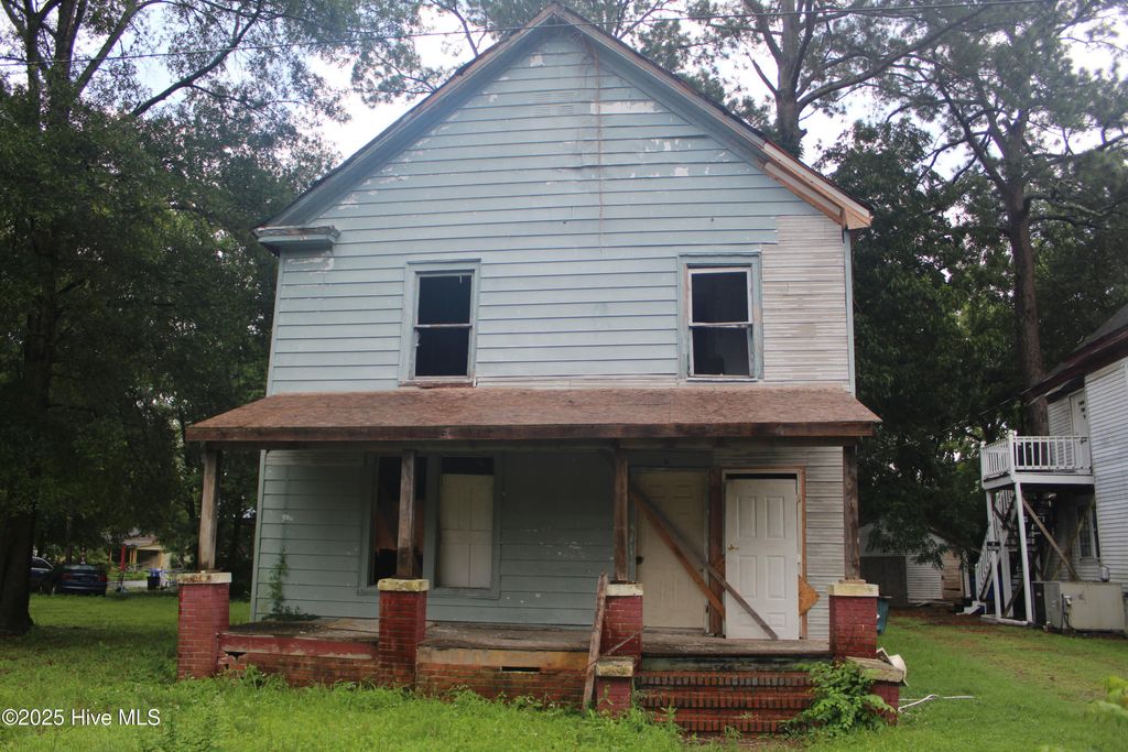 Photo of 418 Mcglohon Street N, Ahoskie, NC 27910 (MLS # 100534714)