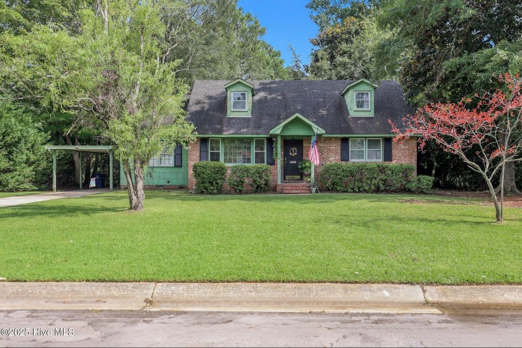 Photo of 806 Smallwood Drive, Jacksonville, NC 28540 (MLS # 100524871)