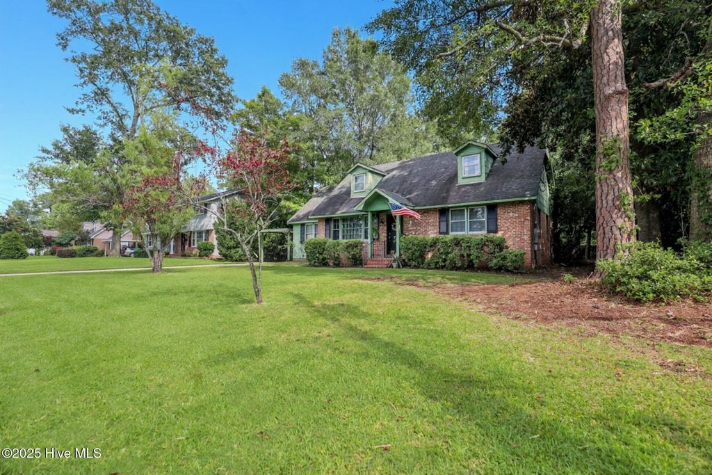 Photo of 806 Smallwood Drive, Jacksonville, NC 28540 (MLS # 100524871)