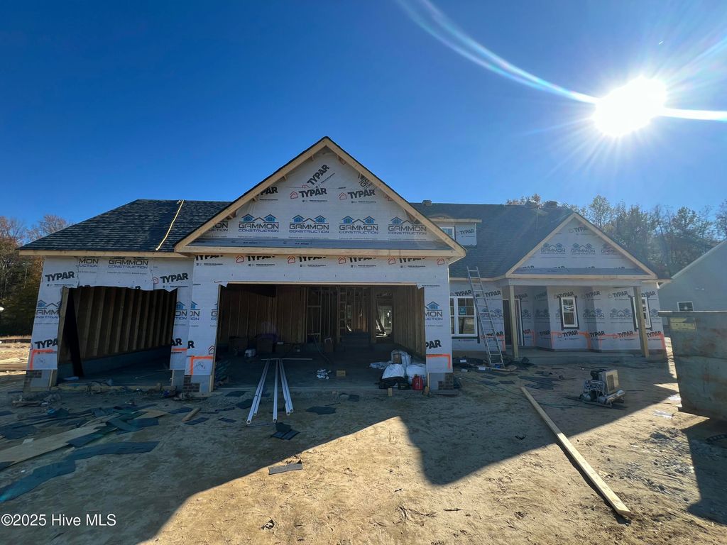 Photo of 404 Creeks Edge Drive, Pikeville, NC 27863 (MLS # 100539497)