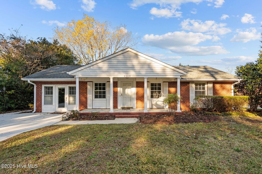 Photo of 3309 Ashley Circle, Wilmington, NC 28403 (MLS # 100542386)