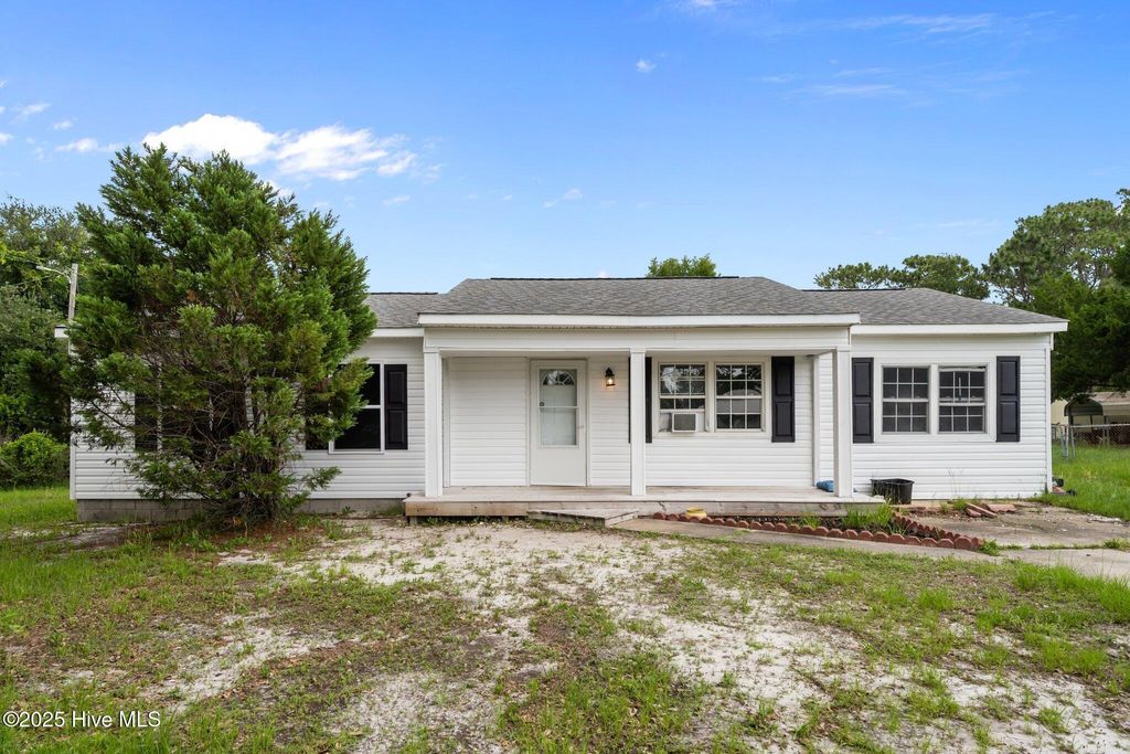 Photo of 146 Ash Court, Hubert, NC 28539 (MLS # 100513247)