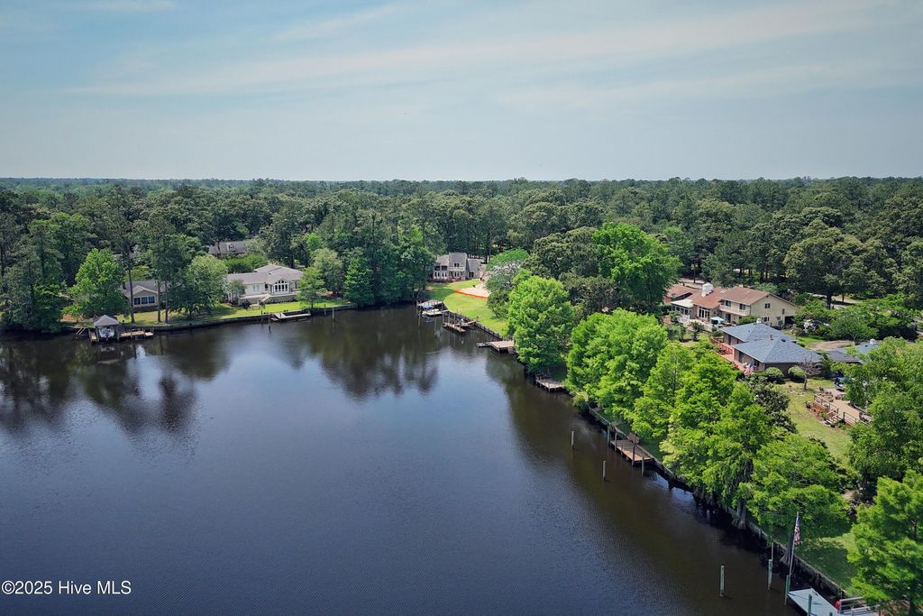 Photo of 302 Plantation Drive, New Bern, NC 28562 (MLS # 100508415)