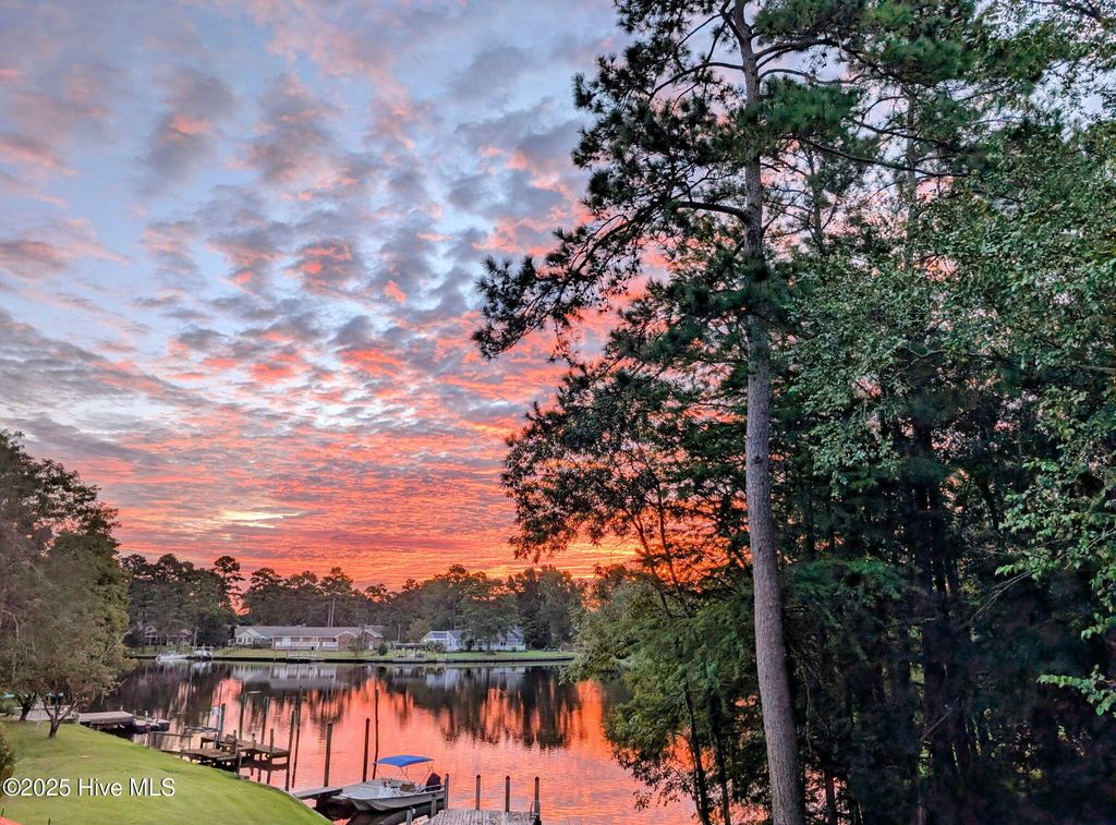 Photo of 302 Plantation Drive, New Bern, NC 28562 (MLS # 100508415)
