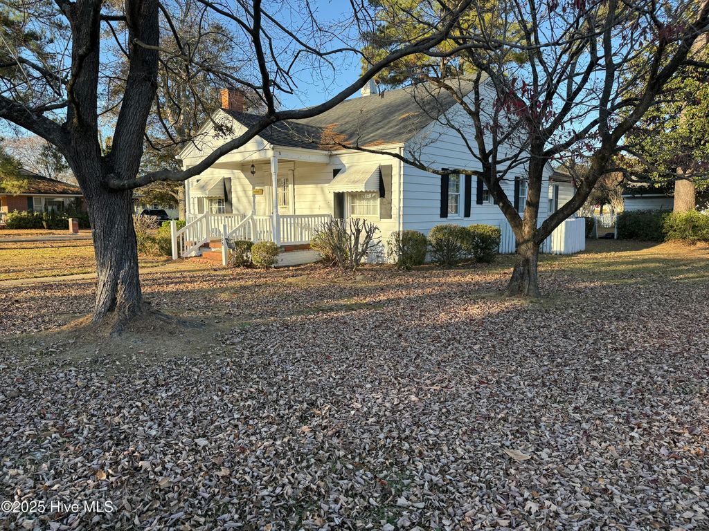 Photo of 608 W Parrish Drive, Benson, NC 27504 (MLS # 100544150)