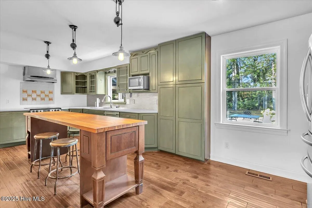 Wilmington, North Carolina 28409, United States, 3 Bedrooms Bedrooms, ,3 BathroomsBathrooms,Residential,Active,239717