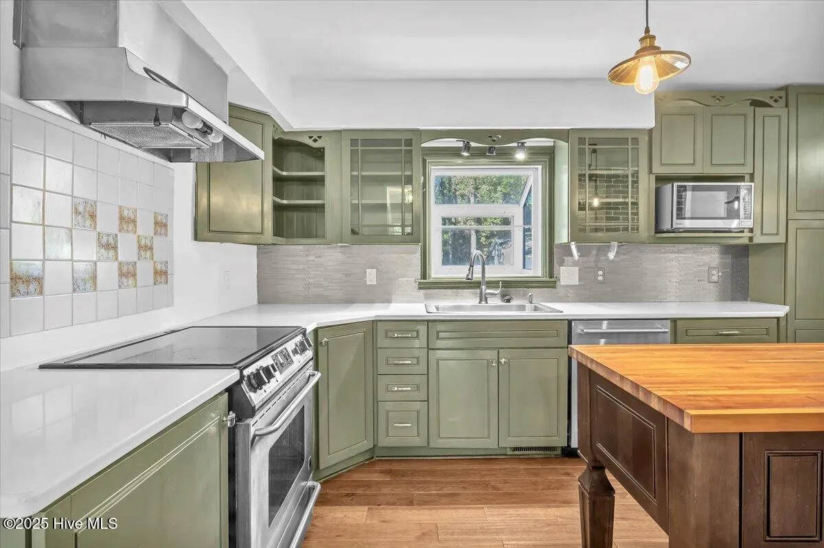 Wilmington, North Carolina 28409, United States, 3 Bedrooms Bedrooms, ,3 BathroomsBathrooms,Residential,Active,239717