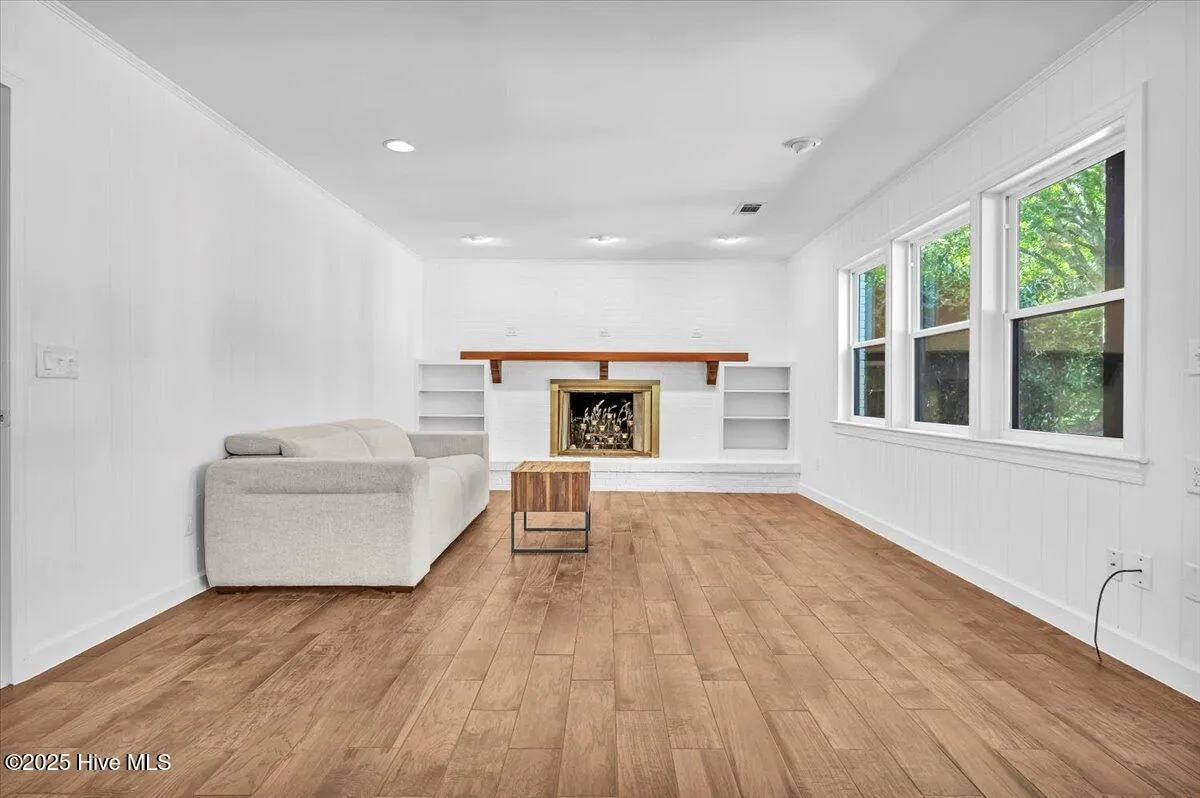 Wilmington, North Carolina 28409, United States, 3 Bedrooms Bedrooms, ,3 BathroomsBathrooms,Residential,Active,239717