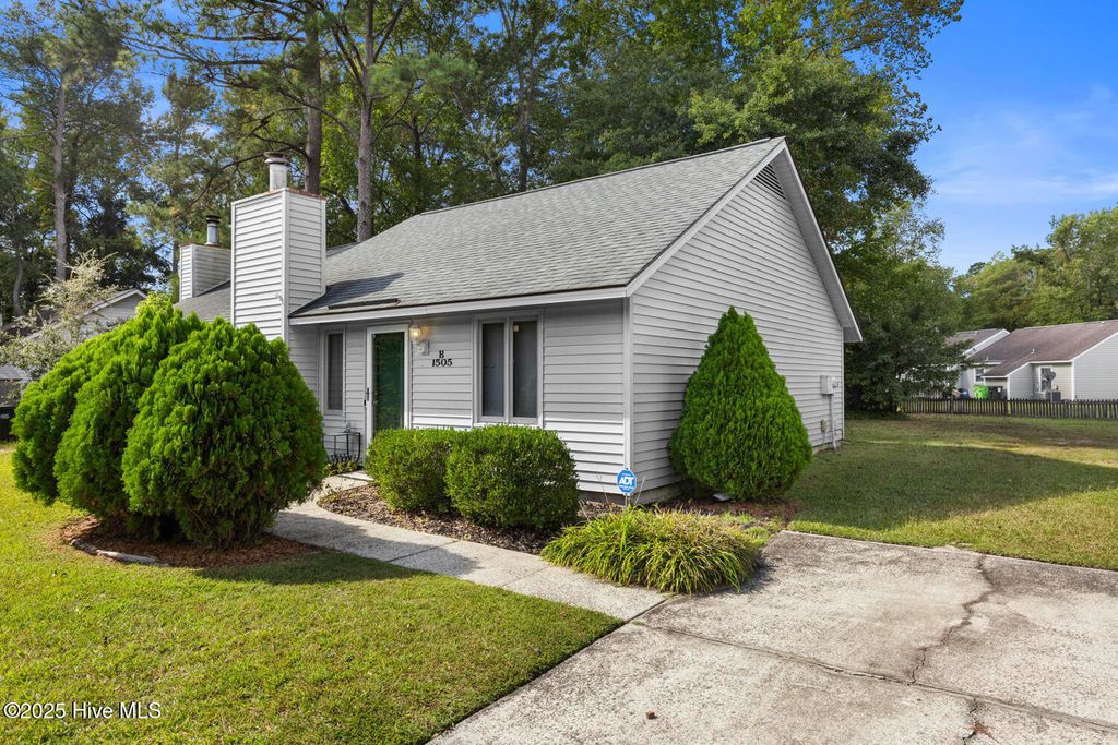 Photo of 1505 Princeton Lane #B, New Bern, NC 28562 (MLS # 100534736)