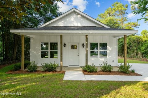 A home in Burgaw