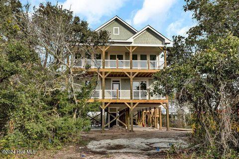 A home in North Topsail Beach