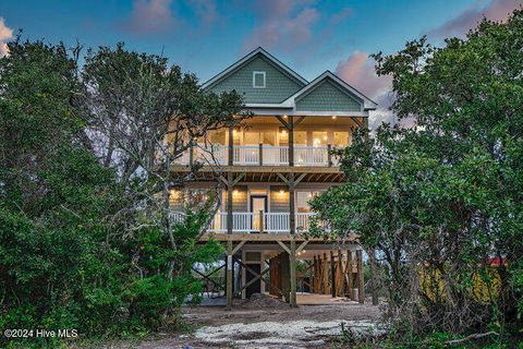 A home in North Topsail Beach