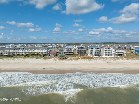 A home in North Topsail Beach