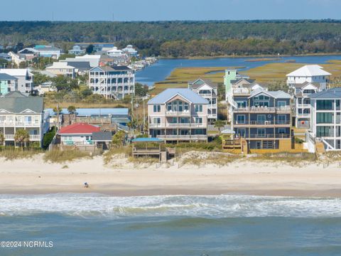 A home in North Topsail Beach