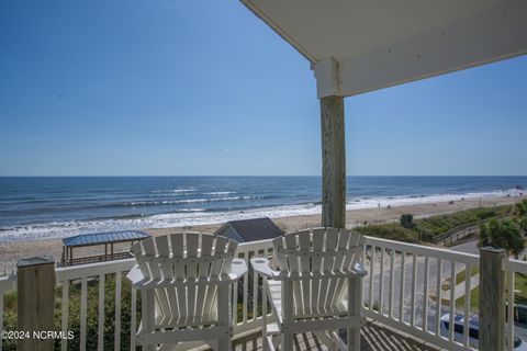 A home in North Topsail Beach