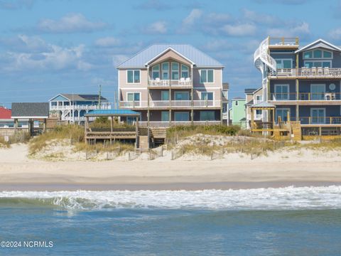 A home in North Topsail Beach