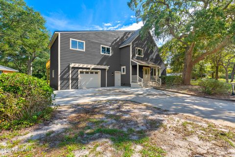 A home in Oak Island