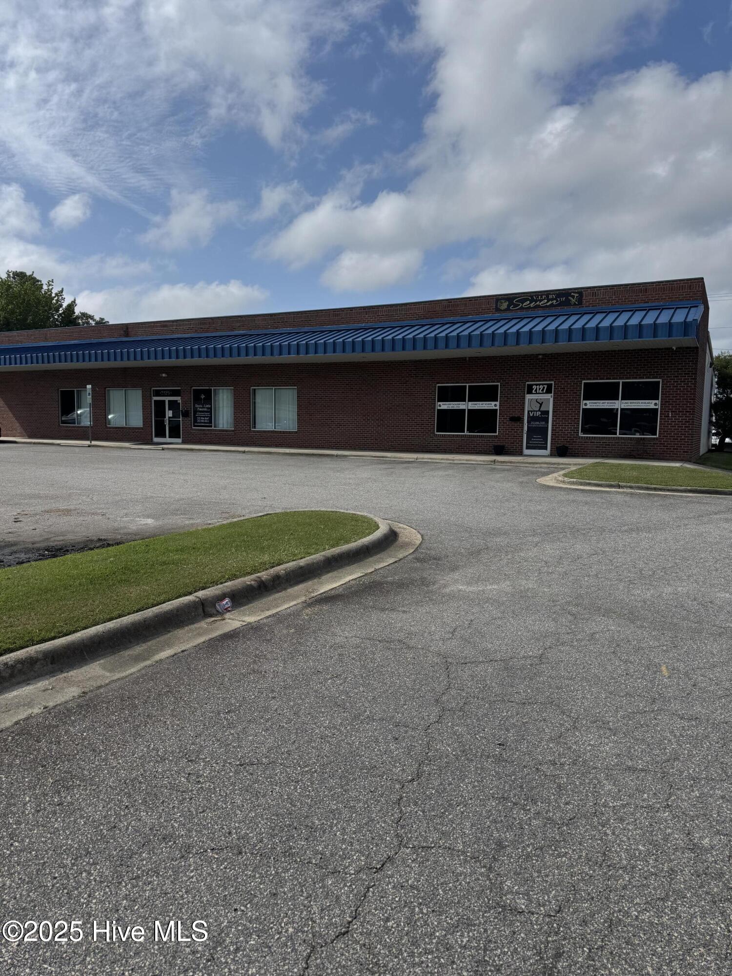 2129 Lawrence Circle