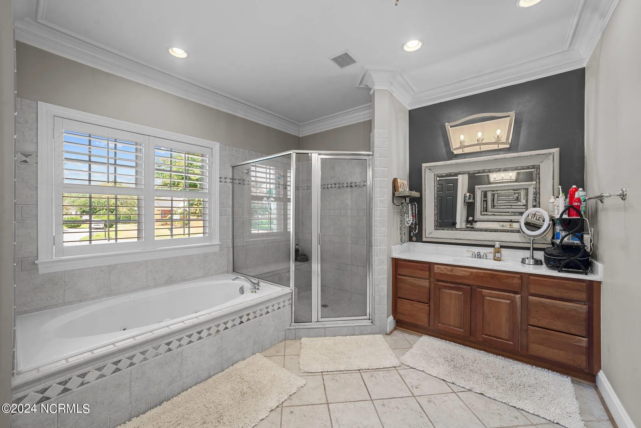 Greenville, North Carolina 27858, United States, 5 Bedrooms Bedrooms, ,5 BathroomsBathrooms,Residential,Pending,79812
