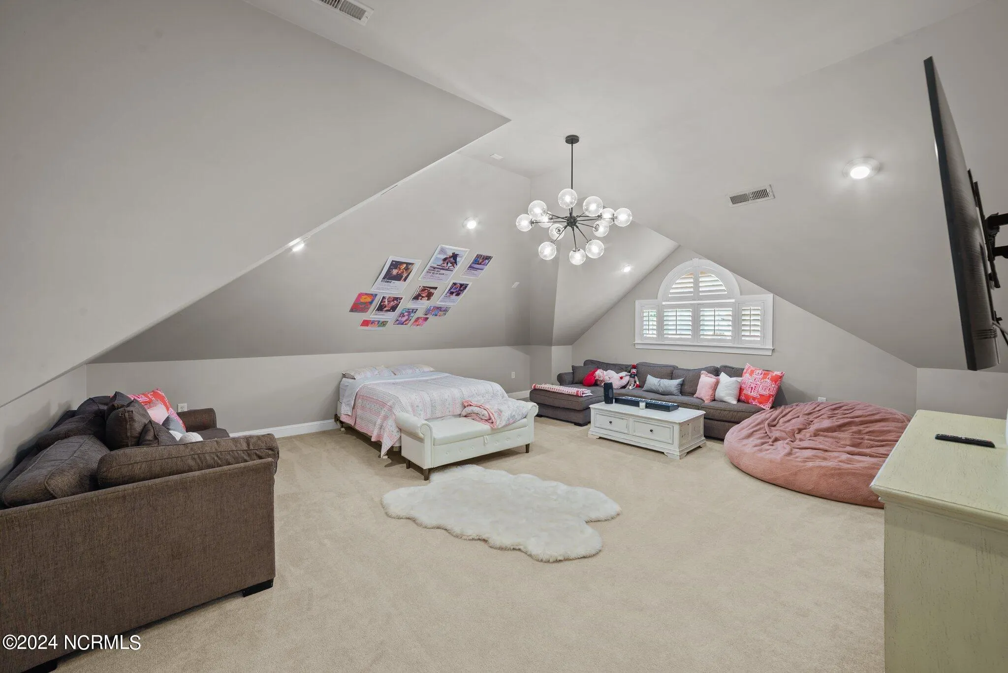 Greenville, North Carolina 27858, United States, 5 Bedrooms Bedrooms, ,5 BathroomsBathrooms,Residential,Pending,79812
