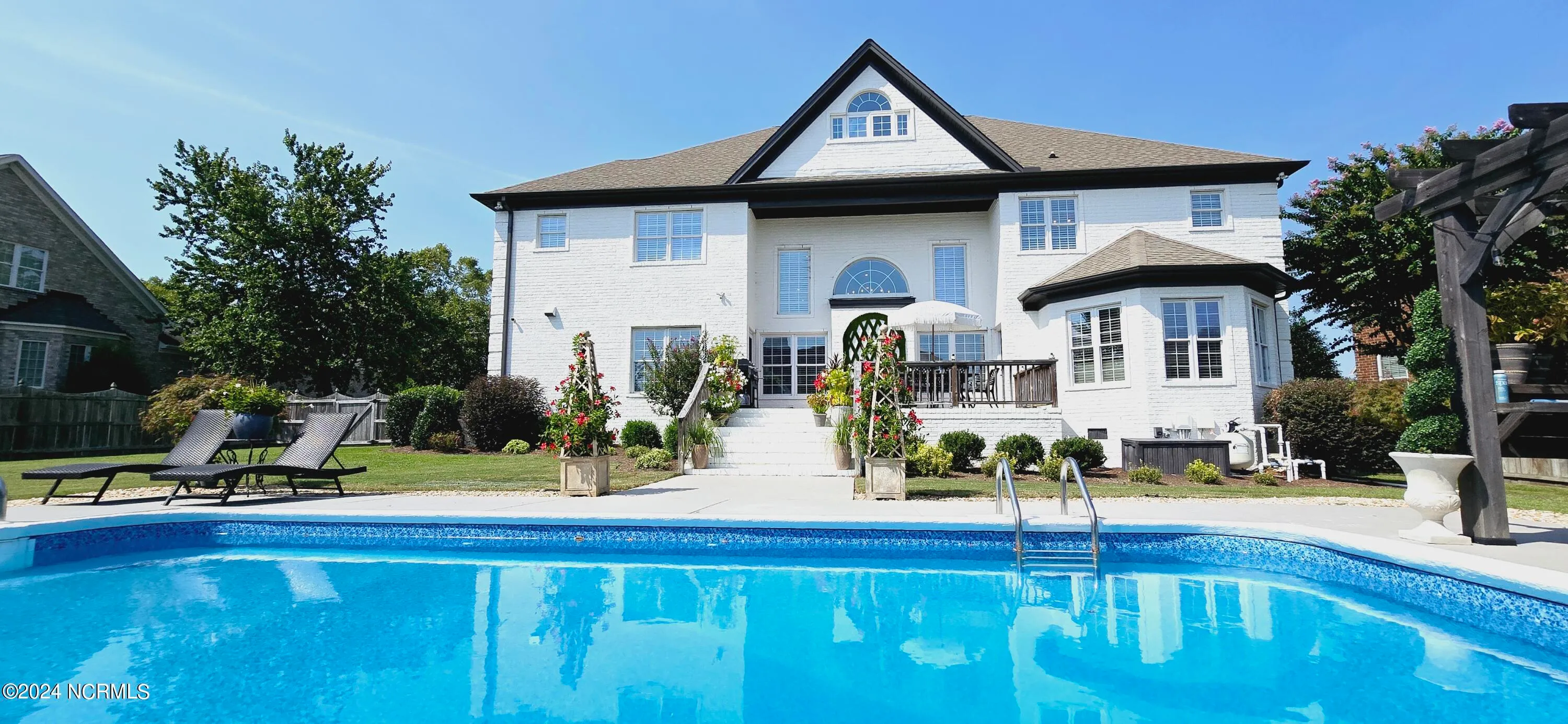 Greenville, North Carolina 27858, United States, 5 Bedrooms Bedrooms, ,5 BathroomsBathrooms,Residential,Pending,79812