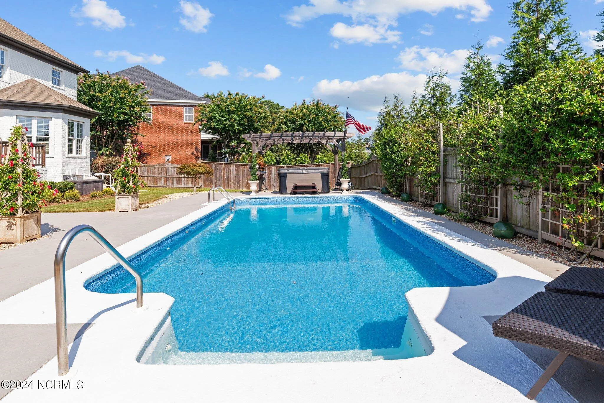 Greenville, North Carolina 27858, United States, 5 Bedrooms Bedrooms, ,5 BathroomsBathrooms,Residential,Pending,79812