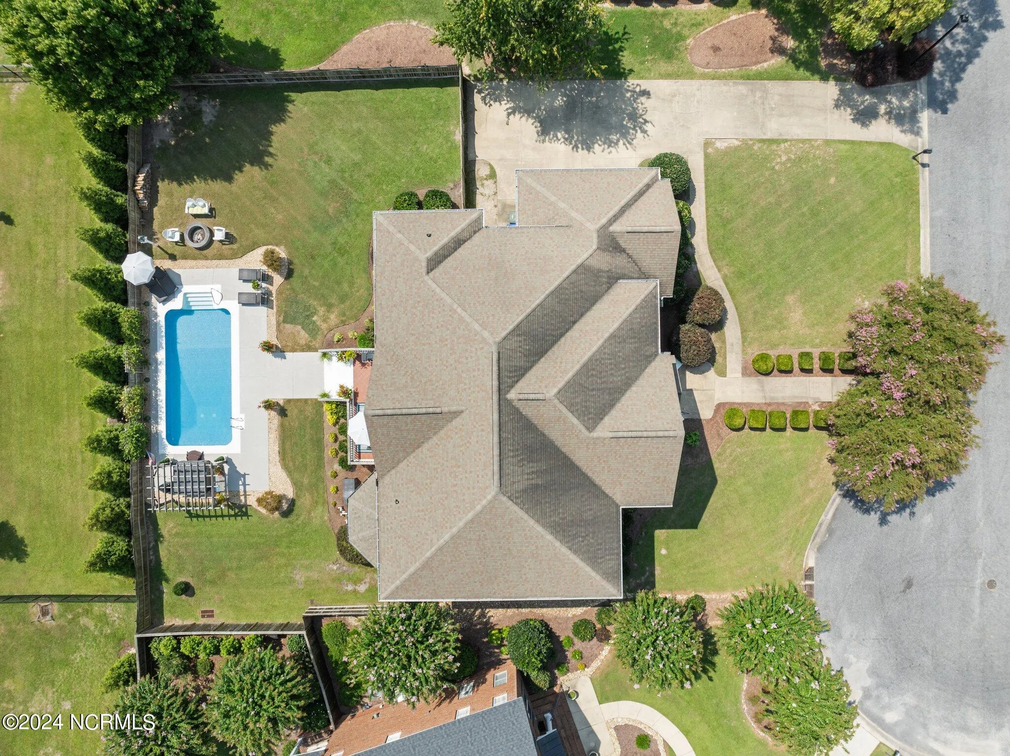 Greenville, North Carolina 27858, United States, 5 Bedrooms Bedrooms, ,5 BathroomsBathrooms,Residential,Pending,79812