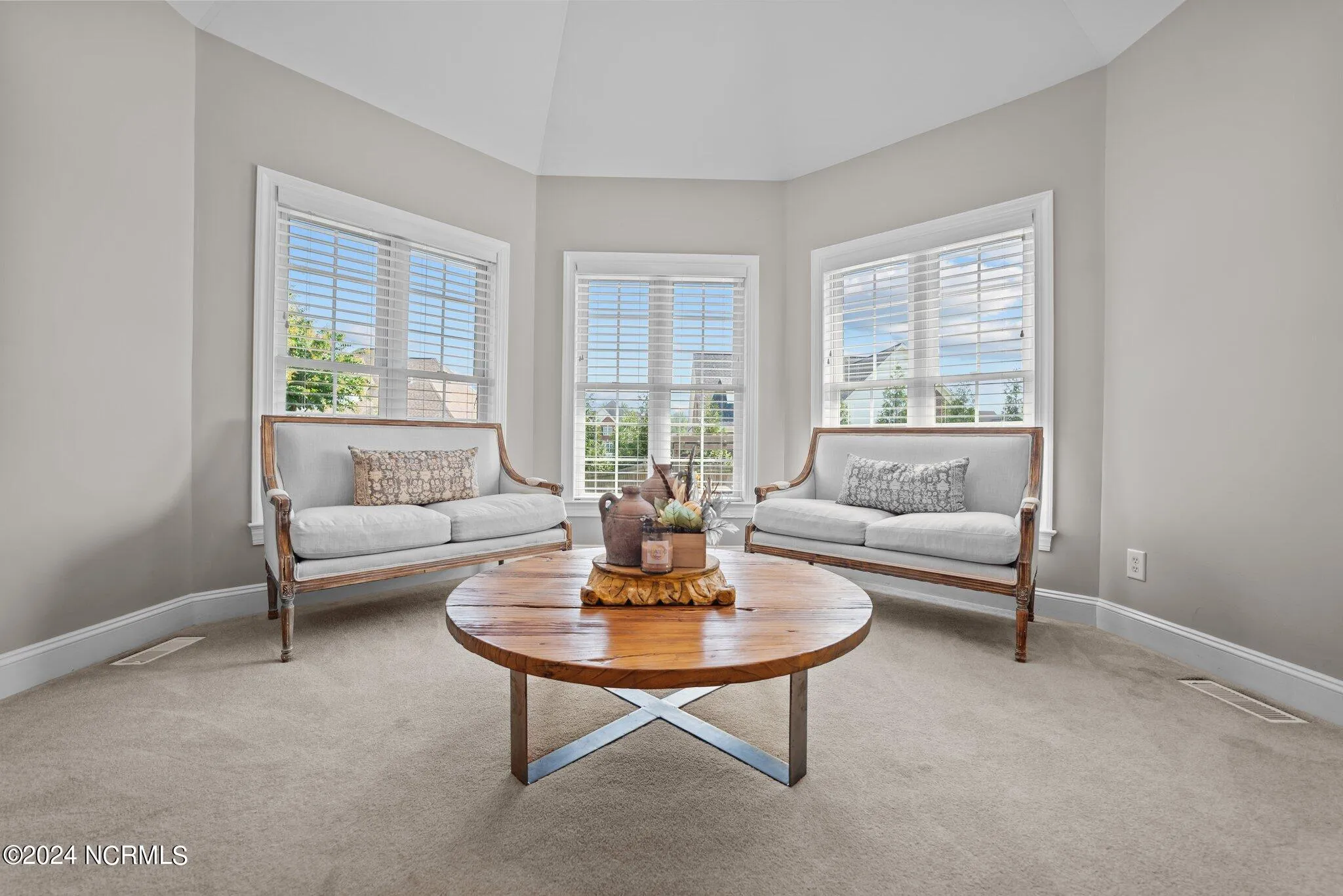 Greenville, North Carolina 27858, United States, 5 Bedrooms Bedrooms, ,5 BathroomsBathrooms,Residential,Pending,79812